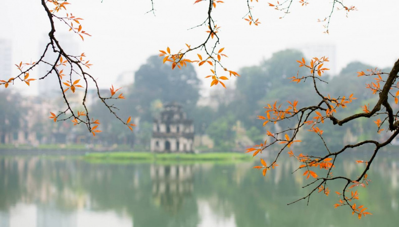 Hoan Kiem Lake - one destination you should include in your Vietnam Itinerary 7 days