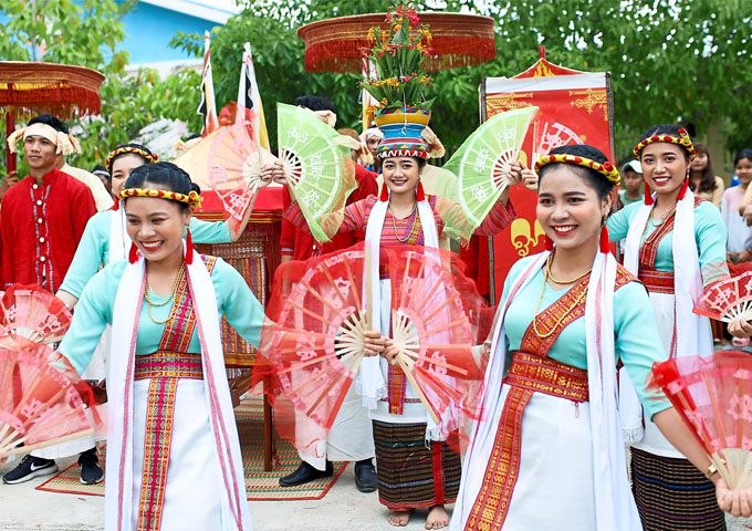 Vietnamese Traditional Dress: All You Should Know About