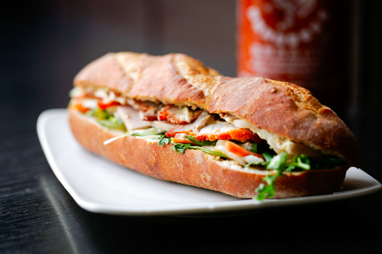 banh mi thit nong