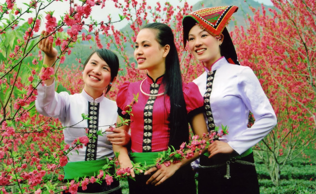 Áo dài - Traditional Vietnamese Dress