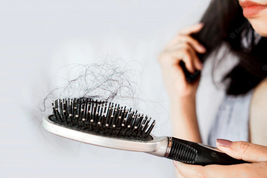 Tình trạng rụng tóc xuất phát từ nhiều nguyên nhân khác nhau
