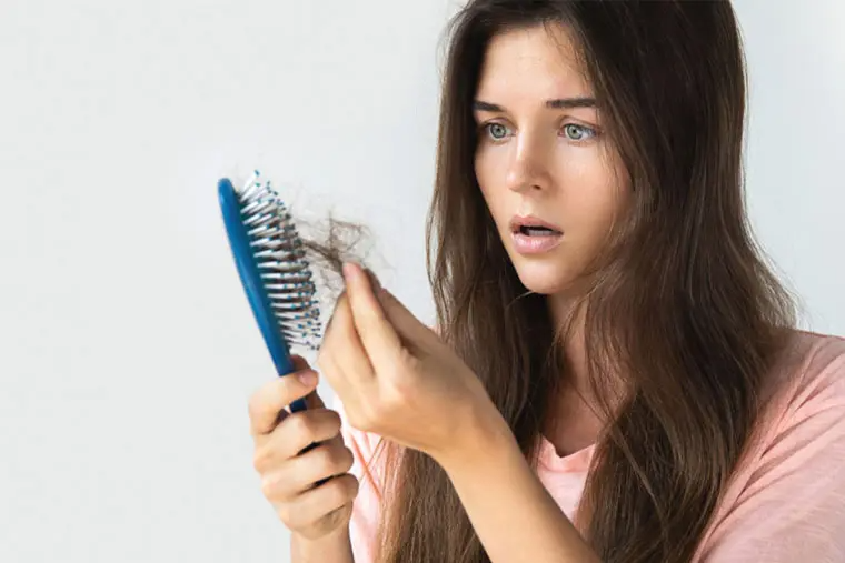 Cách phân biệt rụng tóc sinh lý và rụng tóc bệnh lý