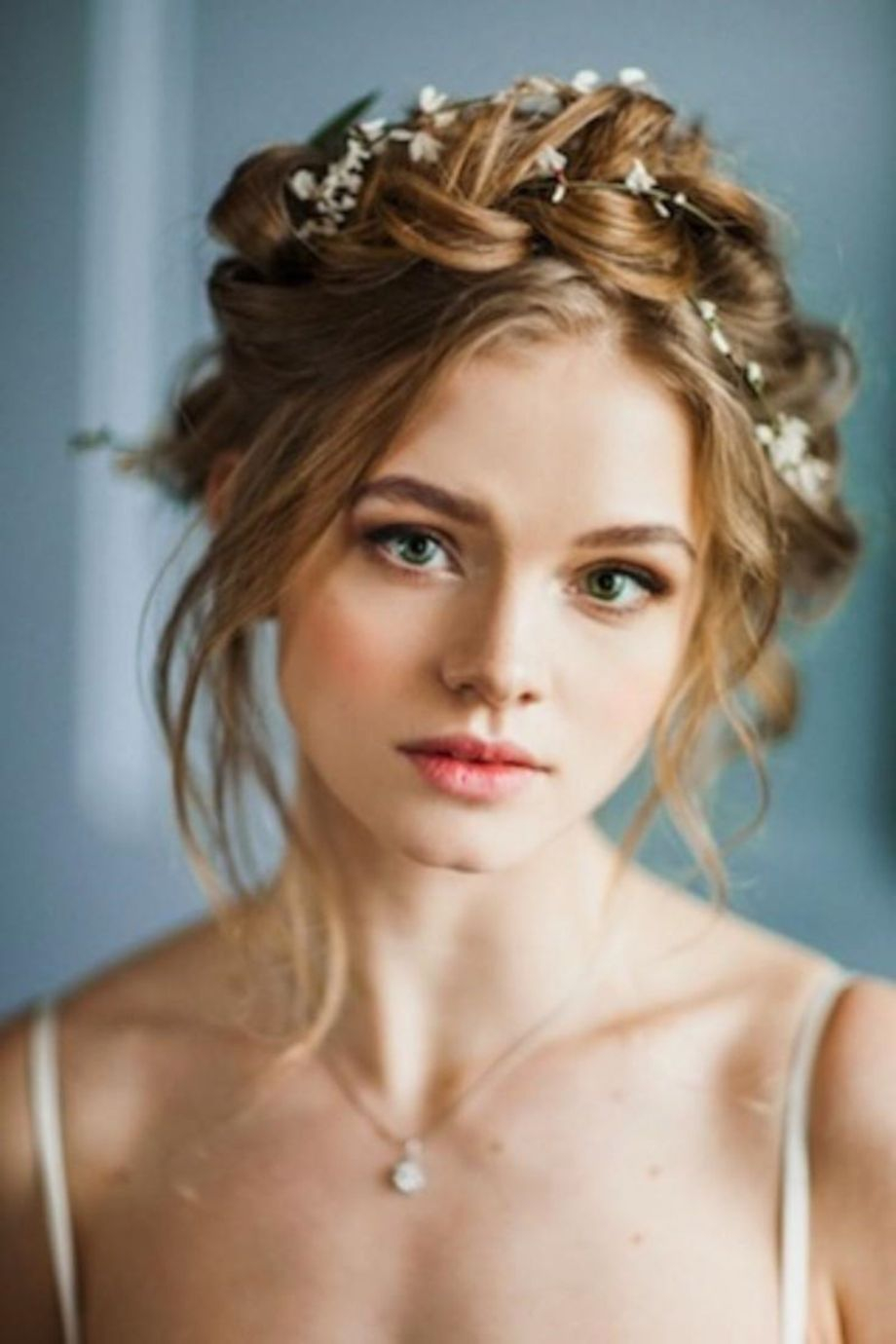 20 Kiểu tóc búi cô dâu đẹp sang trọng đón đầu xu hướng