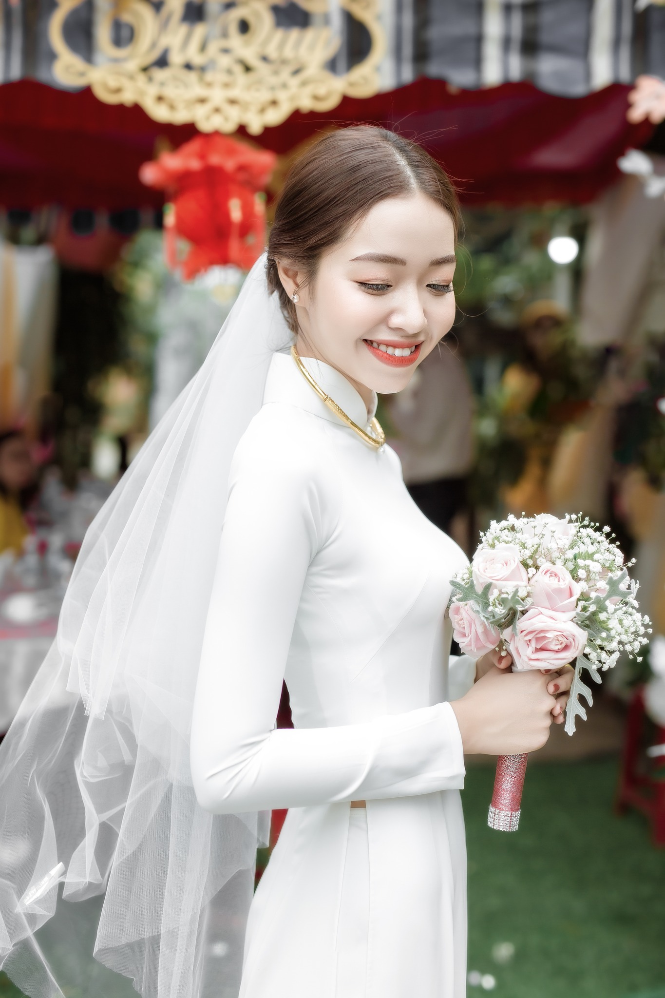 Kiểu tóc cô dâu mặc áo dài đội khăn voan